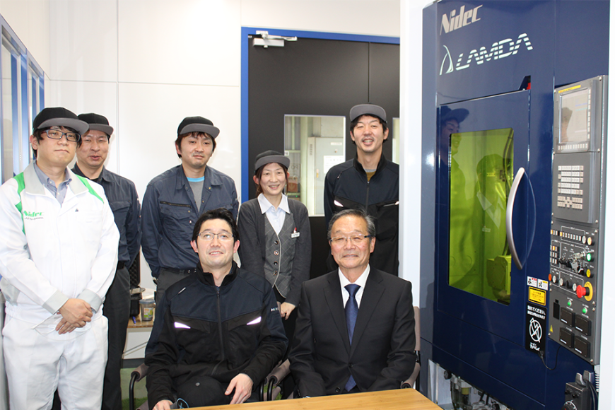 LAMDA200と大丸鐵興の皆様、ニデックマシンツールのトレーナー