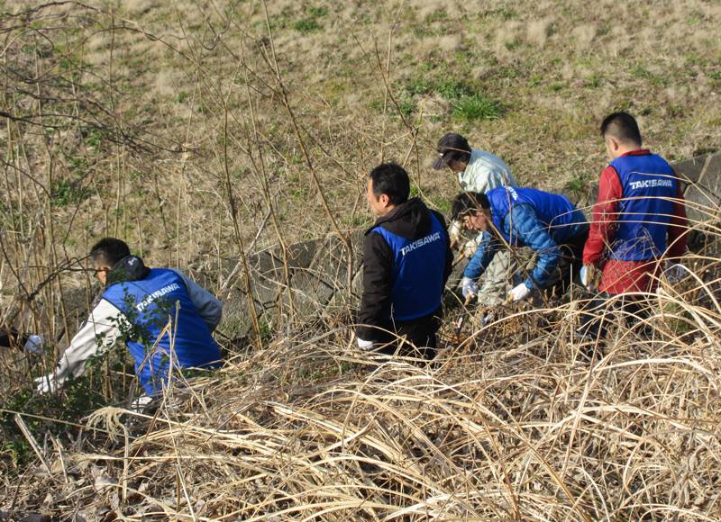 足守川の土手での草刈り活動